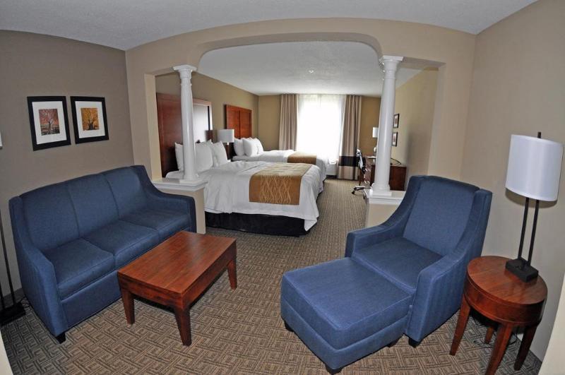 Comfort Inn & Suites Sturbridge-Brimfield מראה חיצוני תמונה