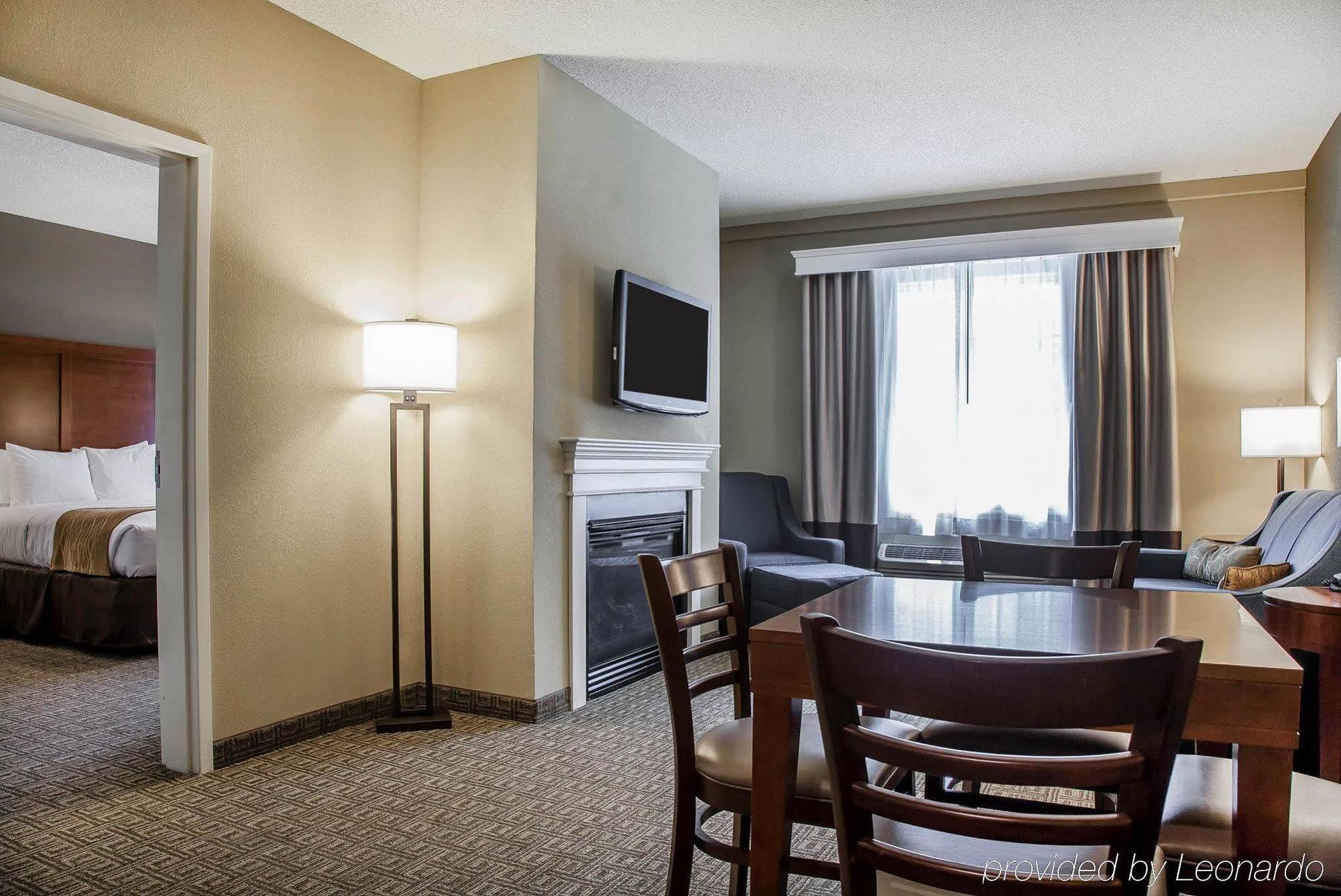 Comfort Inn & Suites Sturbridge-Brimfield מראה חיצוני תמונה