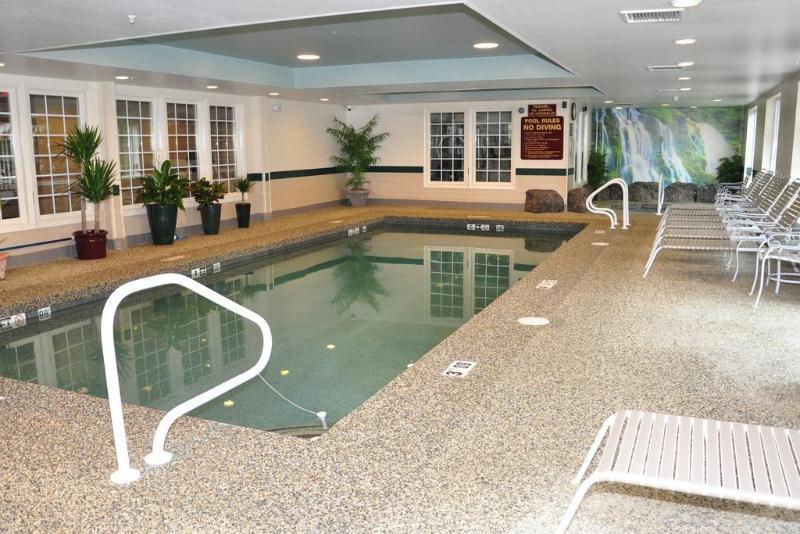 Comfort Inn & Suites Sturbridge-Brimfield מראה חיצוני תמונה