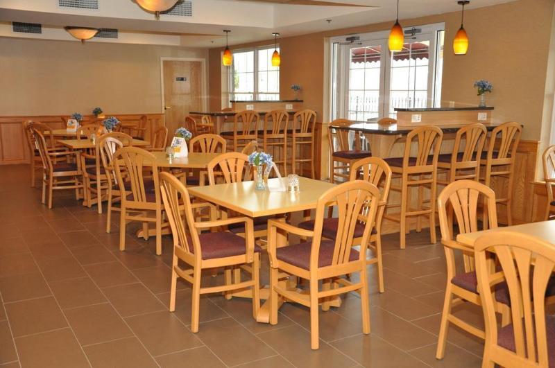 Comfort Inn & Suites Sturbridge-Brimfield מראה חיצוני תמונה