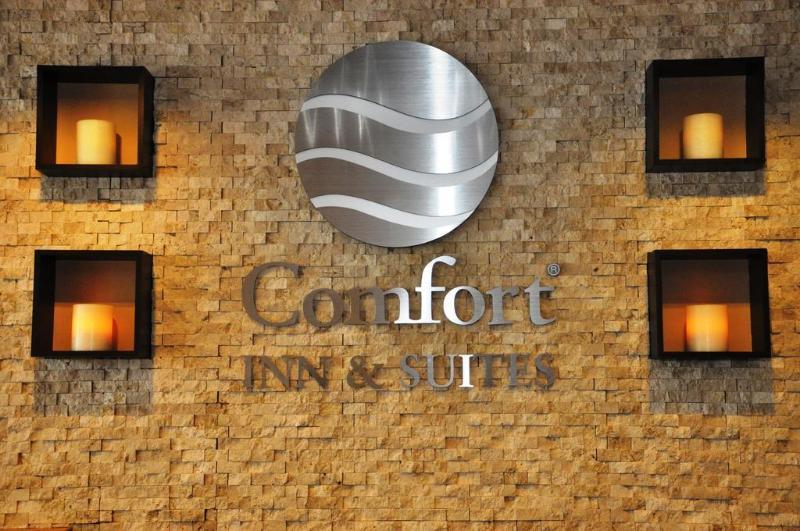 Comfort Inn & Suites Sturbridge-Brimfield מראה חיצוני תמונה