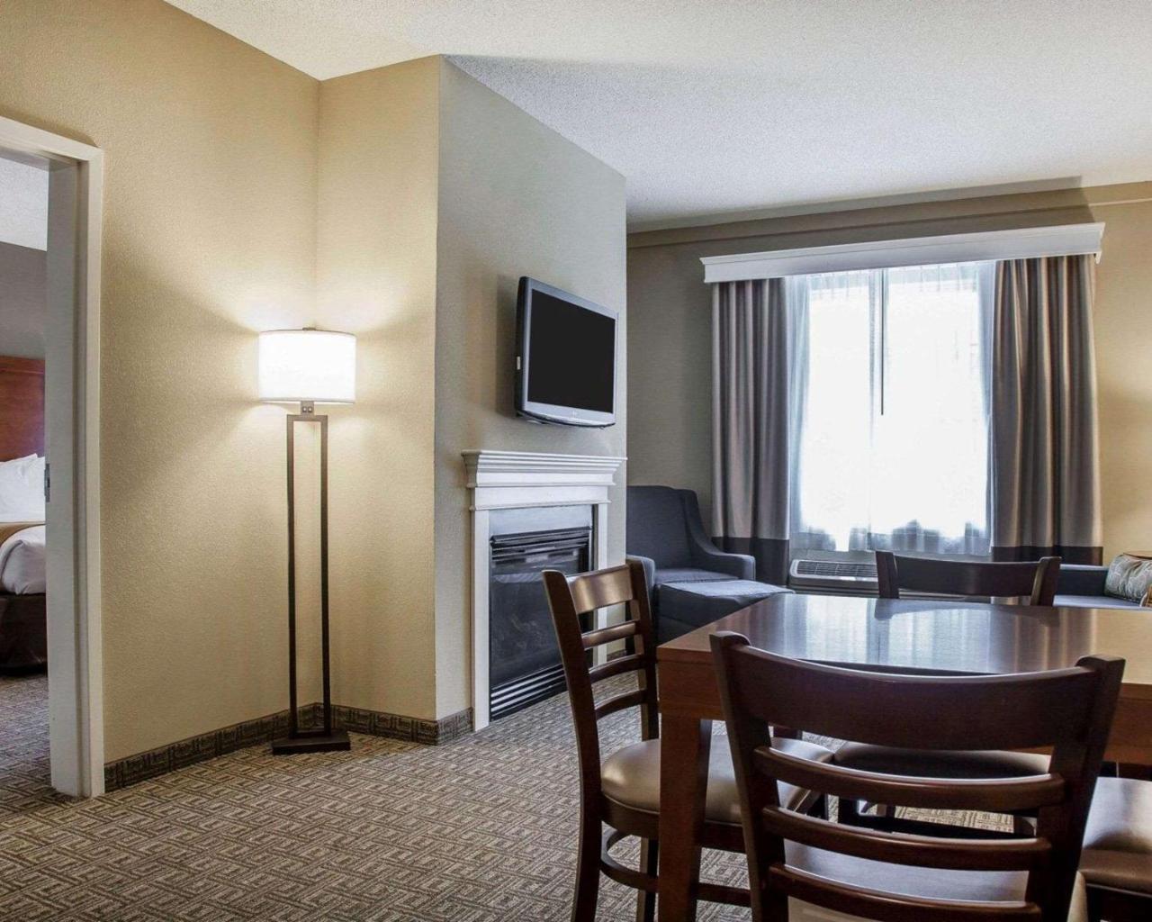 Comfort Inn & Suites Sturbridge-Brimfield מראה חיצוני תמונה